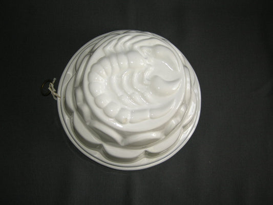 diverse puddingvormen 002. wit met blauwe rand