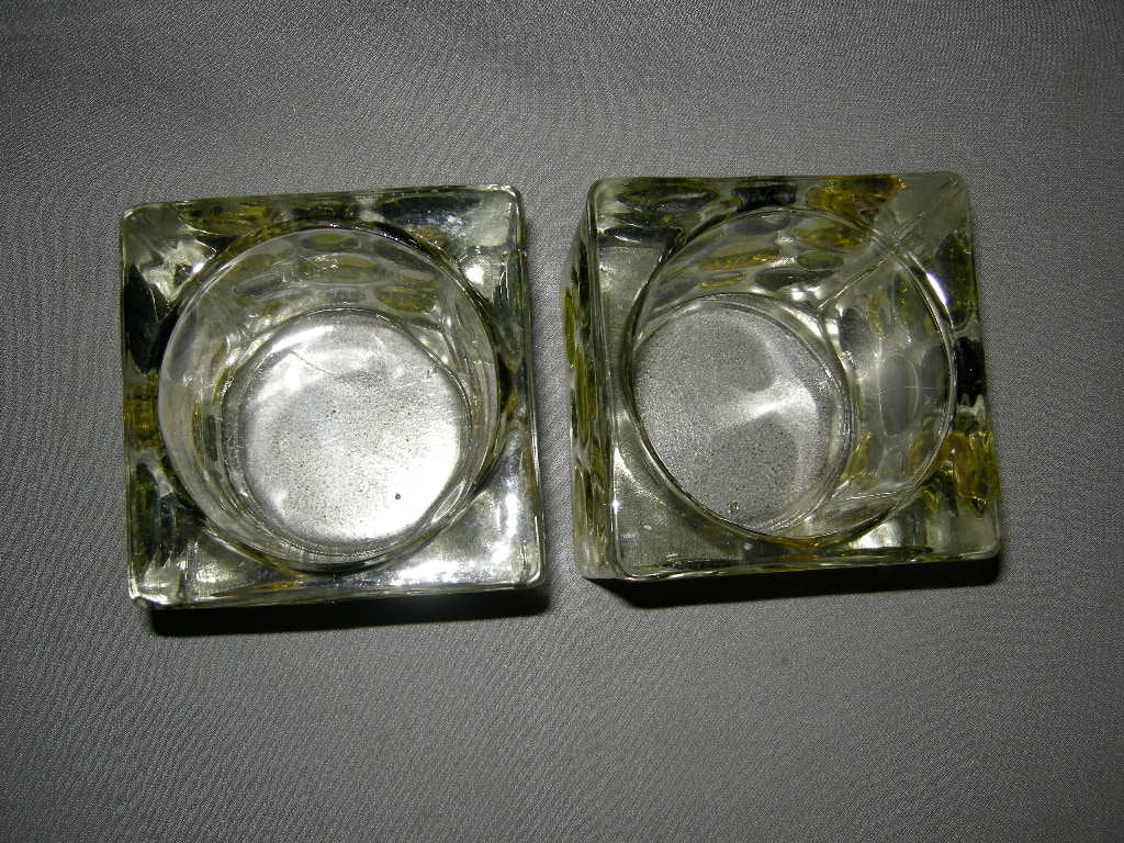 glas - kristal kandelaars + theelichthouders 002. 2 zware vierkante theelichthouders
