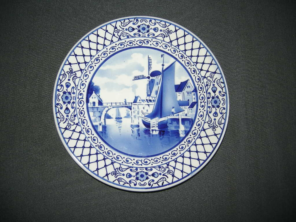 Elsterwerda Keramik blauw - witte wandborden 002. doorsnee 18 cm.