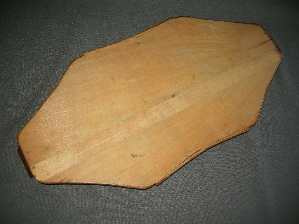 dienbladen 002. hout met bloemdecor