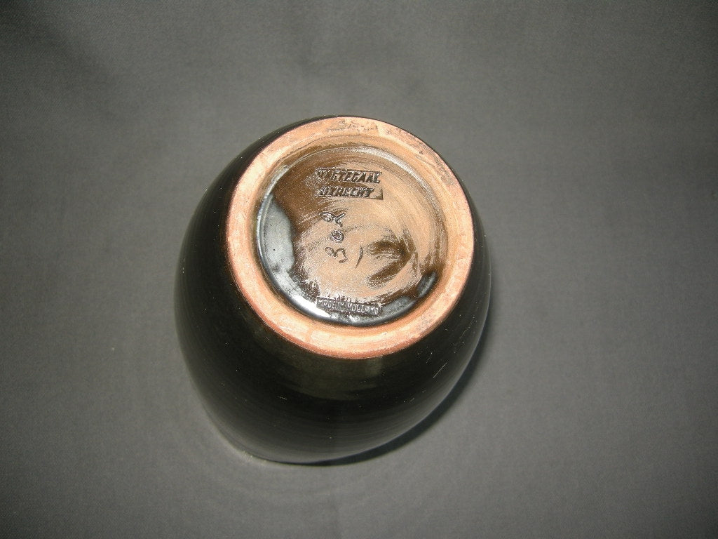 Nagtegaal 002. zwarte vaas