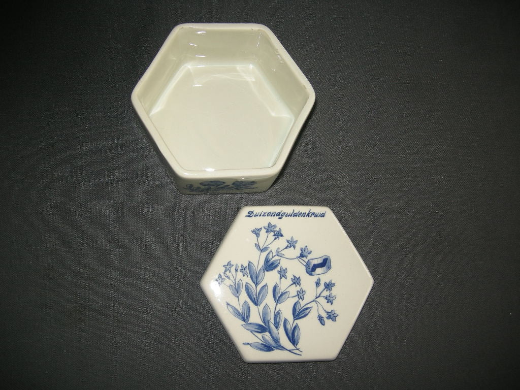 Regina Delfts Blauw 002. 6-kantig dekseldoosje