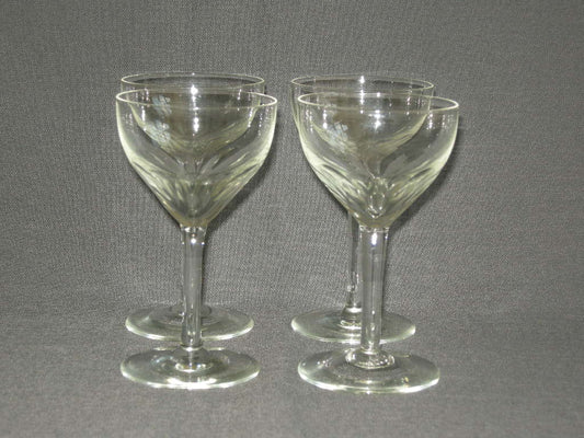 glas - kristal diverse glazen 002. 4 glazen met glad been en lotusfacetten in kelk