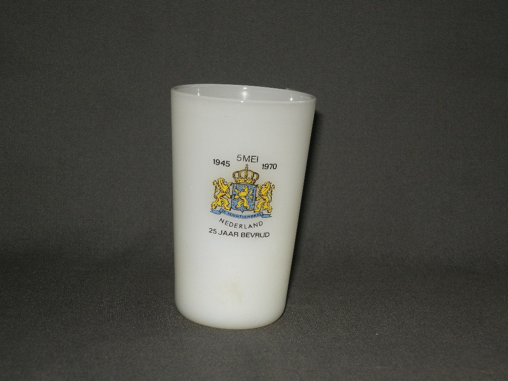 Verzamelen Militaria + bevrijding 002. beker / vaasje Nederland 25 jaar bevrijd