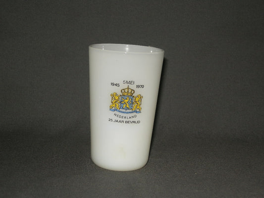 Verzamelen Militaria + bevrijding 002. beker / vaasje Nederland 25 jaar bevrijd