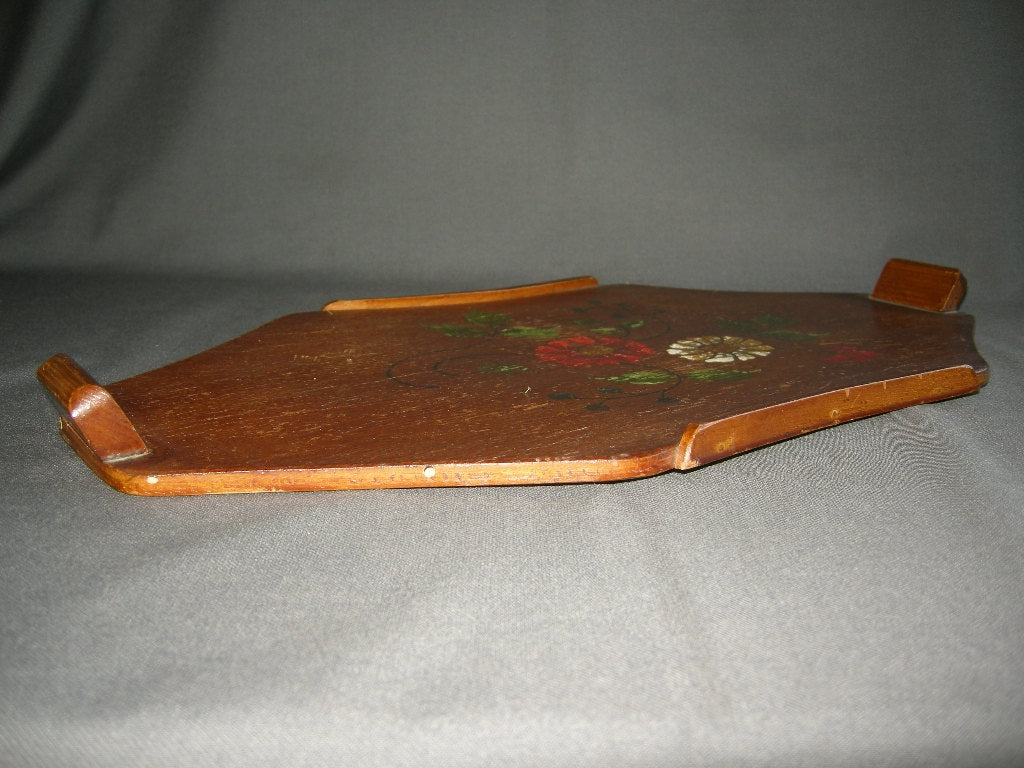dienbladen 002. hout met bloemdecor