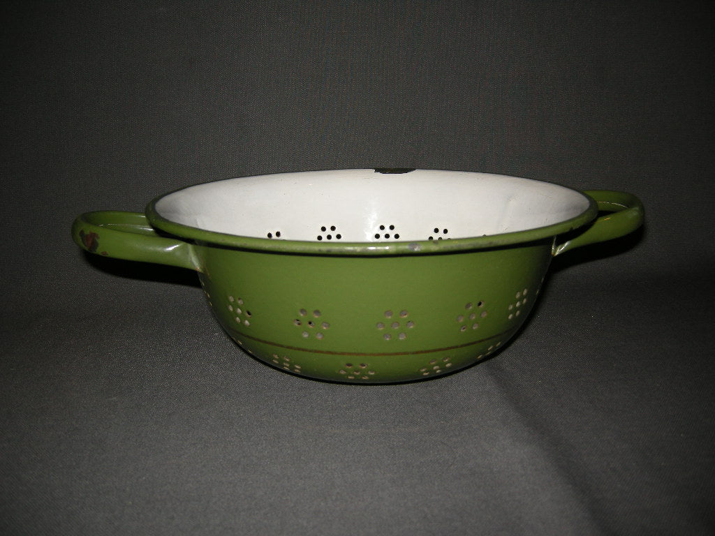 emaille donkergroen 002. vergiet