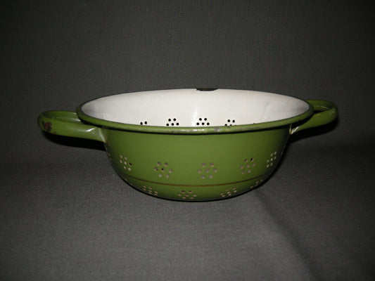 emaille donkergroen 002. vergiet