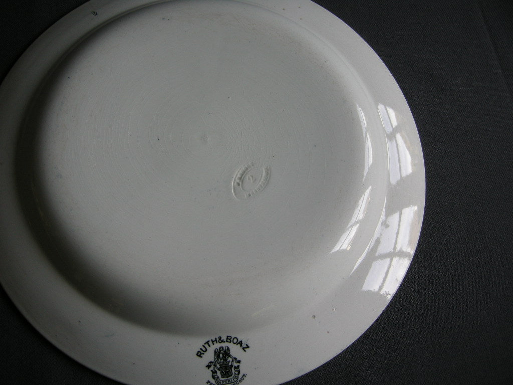 Petrus Regout Ruth & Boaz zwart 002. bord O25,8 cm.