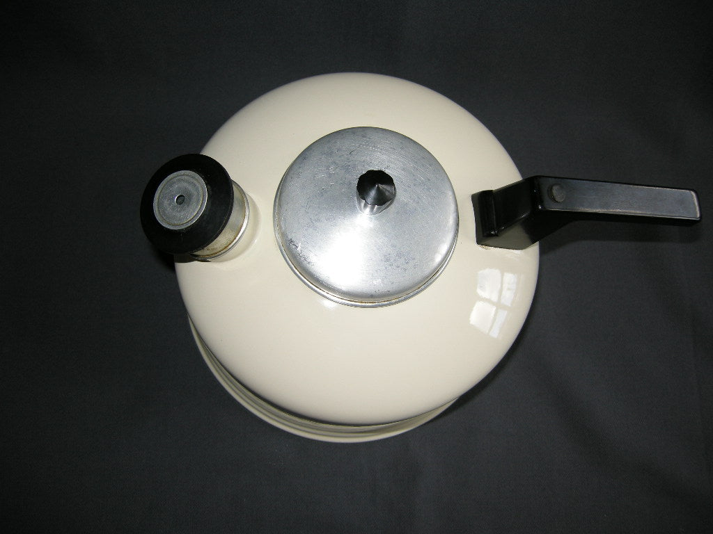 emaille crème 002. fluitketel