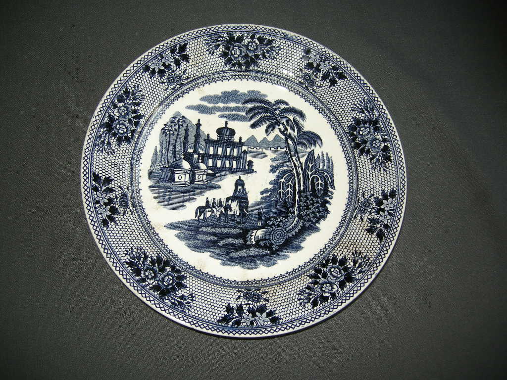 Societe Ceramique Delhi 002. dinerbord met craquelé