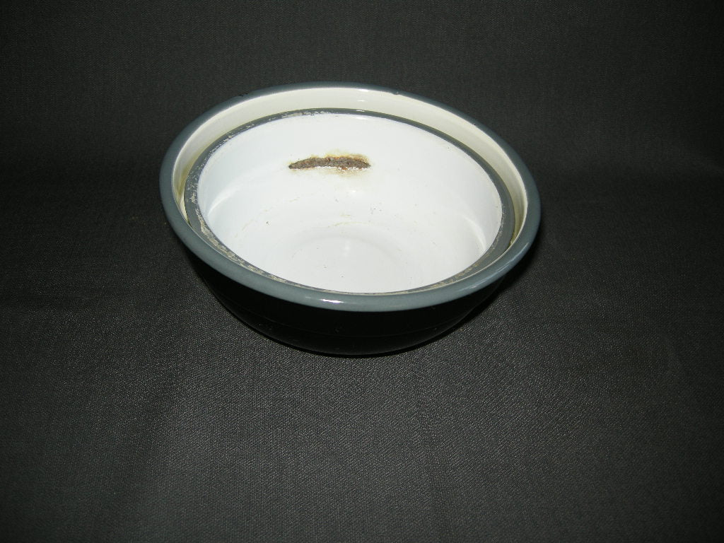 emaille zwart 002. nestschaaltjes in zwart en geel