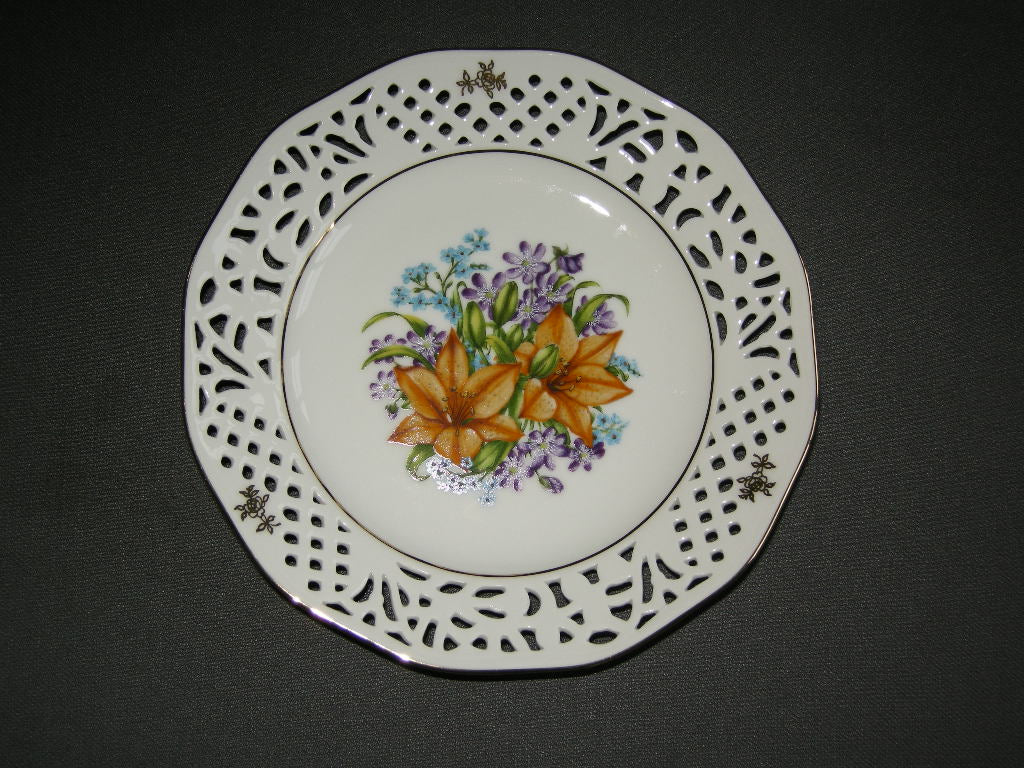 diverse gebakstellen, -schalen en -bordjes 002. Royal Dresden gebaksbordjes
