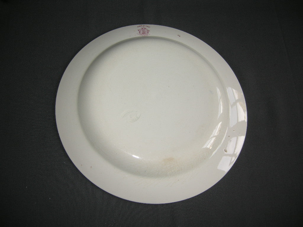 Petrus Regout Amazone rood 002. bord O25,5 cm. kleurloze craquelé + stukje uit rand
