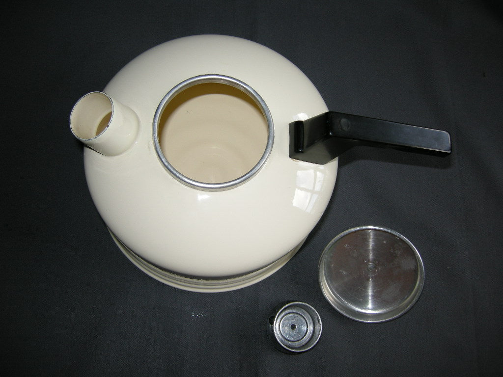 emaille crème 002. fluitketel
