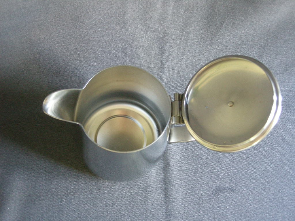 roestvrijstaal 002. Alessi schenkkan