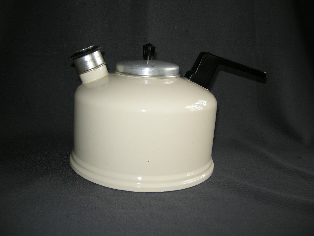 emaille crème 002. fluitketel