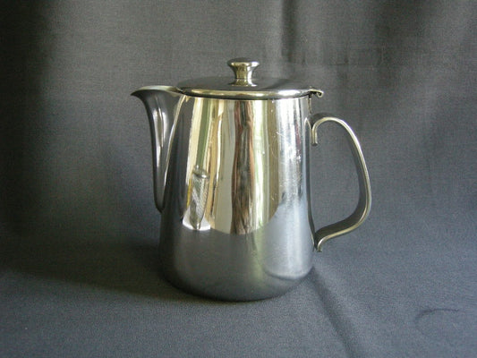 roestvrijstaal 002. Alessi schenkkan