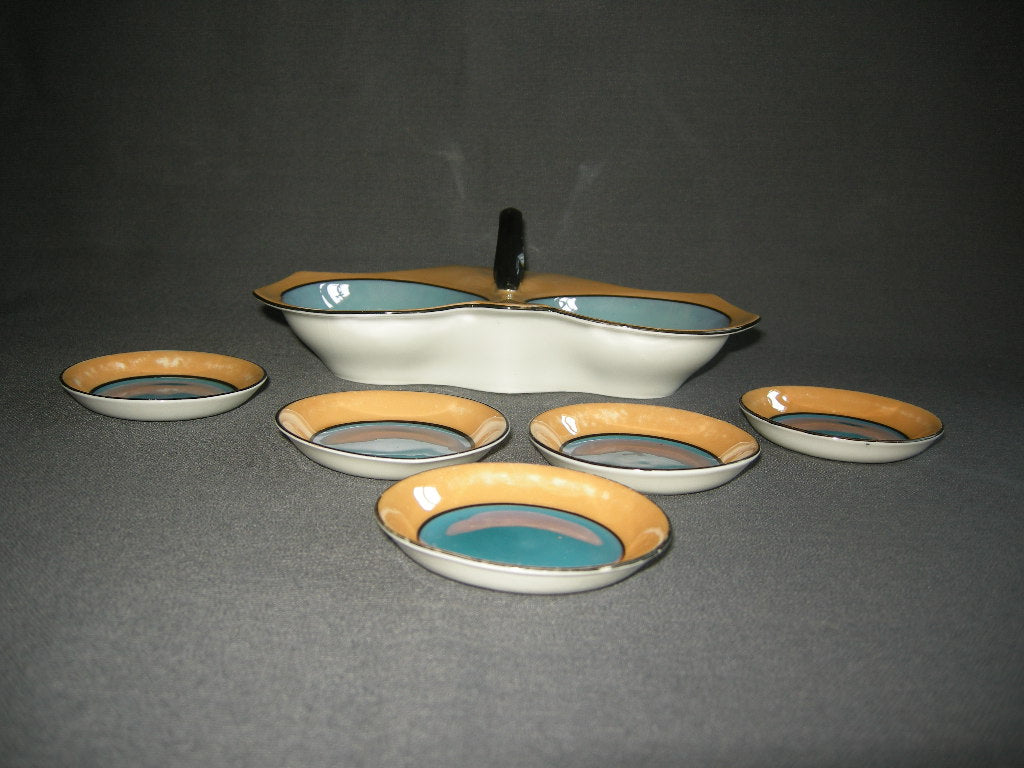 diverse petit-fourstellen en -bordjes 002. parelmoer blauw-beige