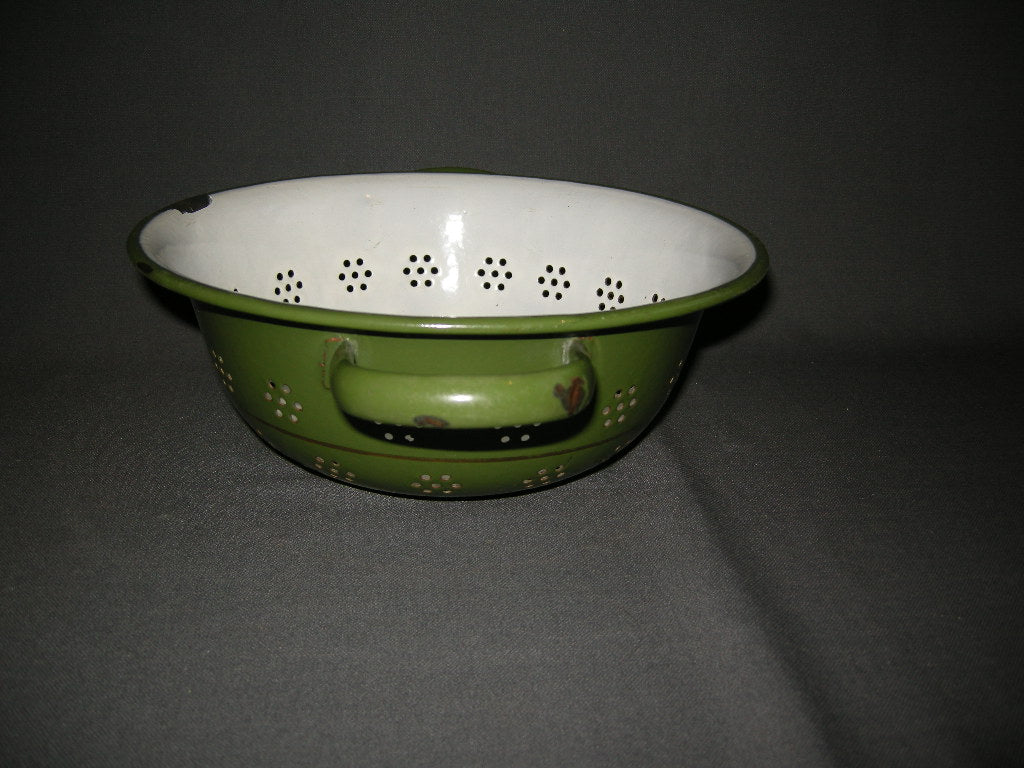 emaille donkergroen 002. vergiet