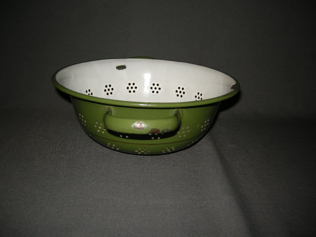 emaille donkergroen 002. vergiet