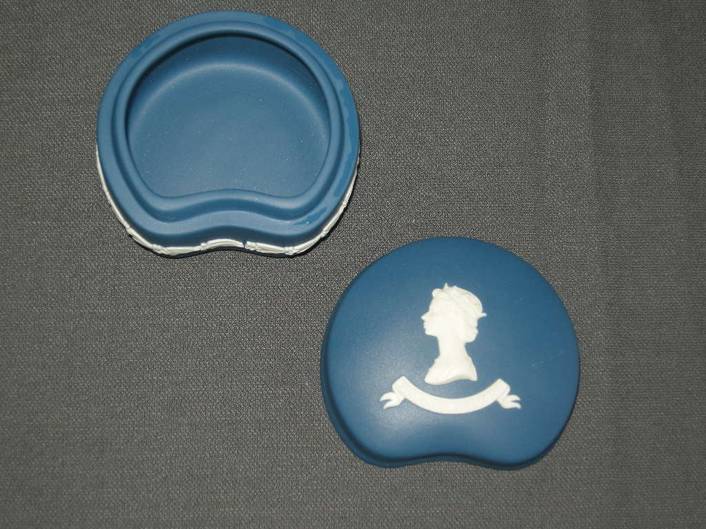 Wedgwood Jasperware Royal Blue dekselschaaltje 1952 Silver Jubilee 1977