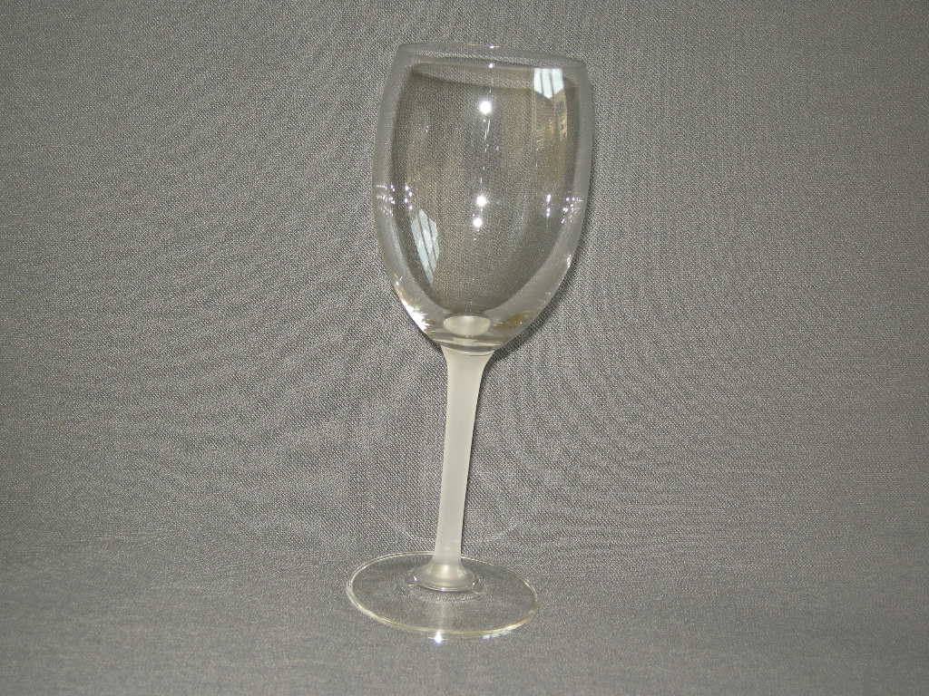 glas - kristal diverse glazen 003a. 4 wijnglazen met wit been