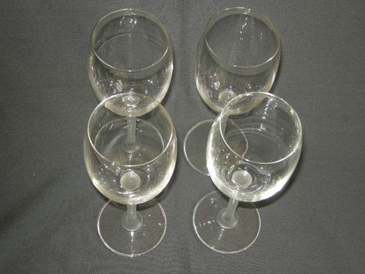 glas - kristal diverse glazen 003a. 4 wijnglazen met wit been