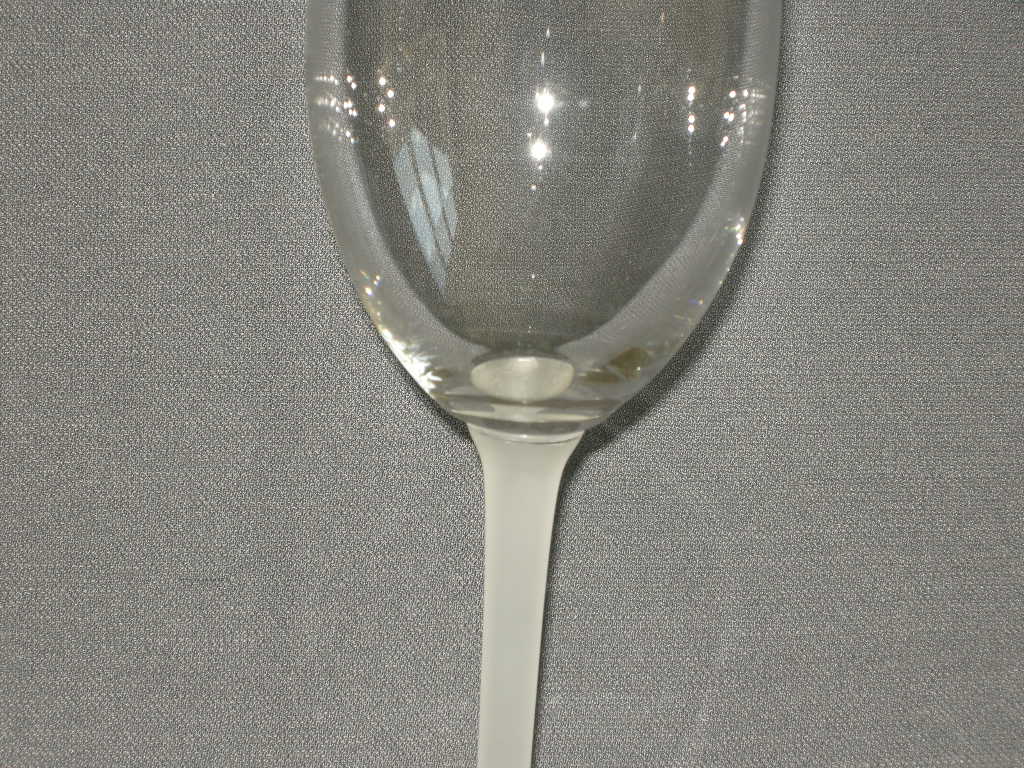 glas - kristal diverse glazen 003a. 4 wijnglazen met wit been