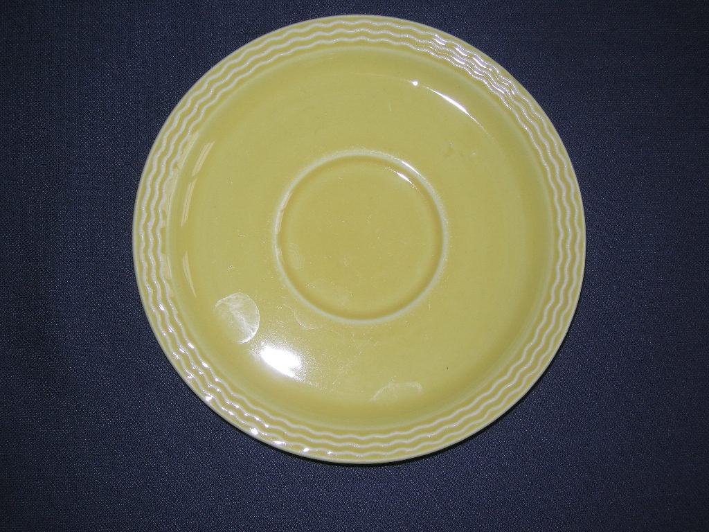 Villeroy & Boch fel geel 003. schotels met reliëfrand