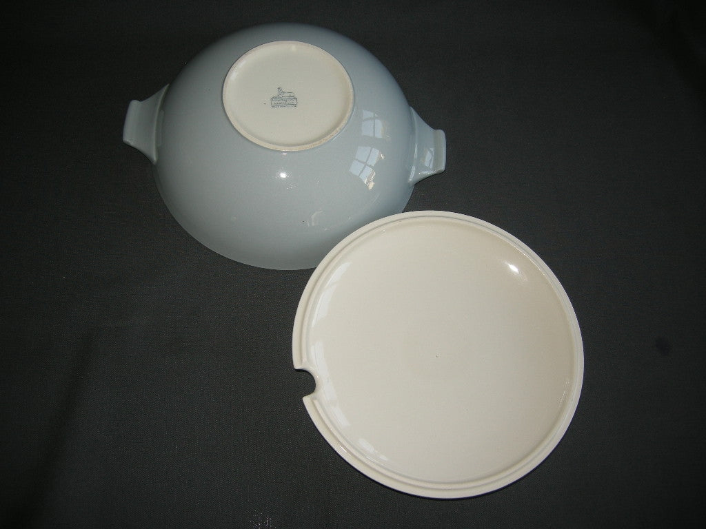 Petrus Regout / Royal Sphinx pastel greyhound 003. dekschaal met beschadiging