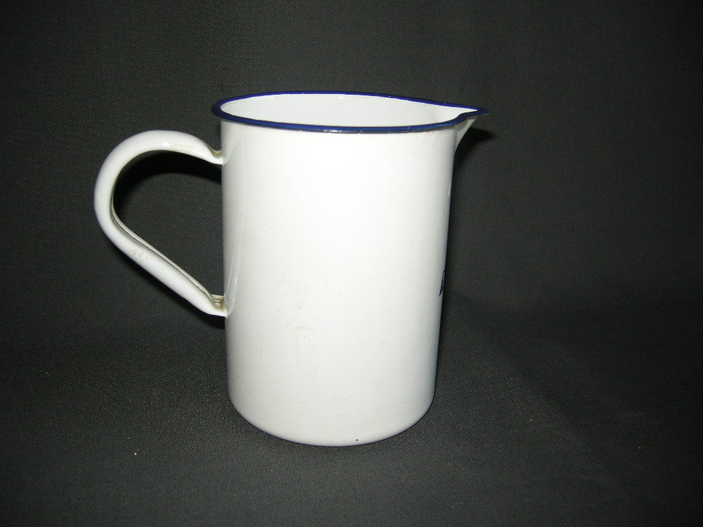 emaille wit 003. maatbeker / schenkkan Nutricia