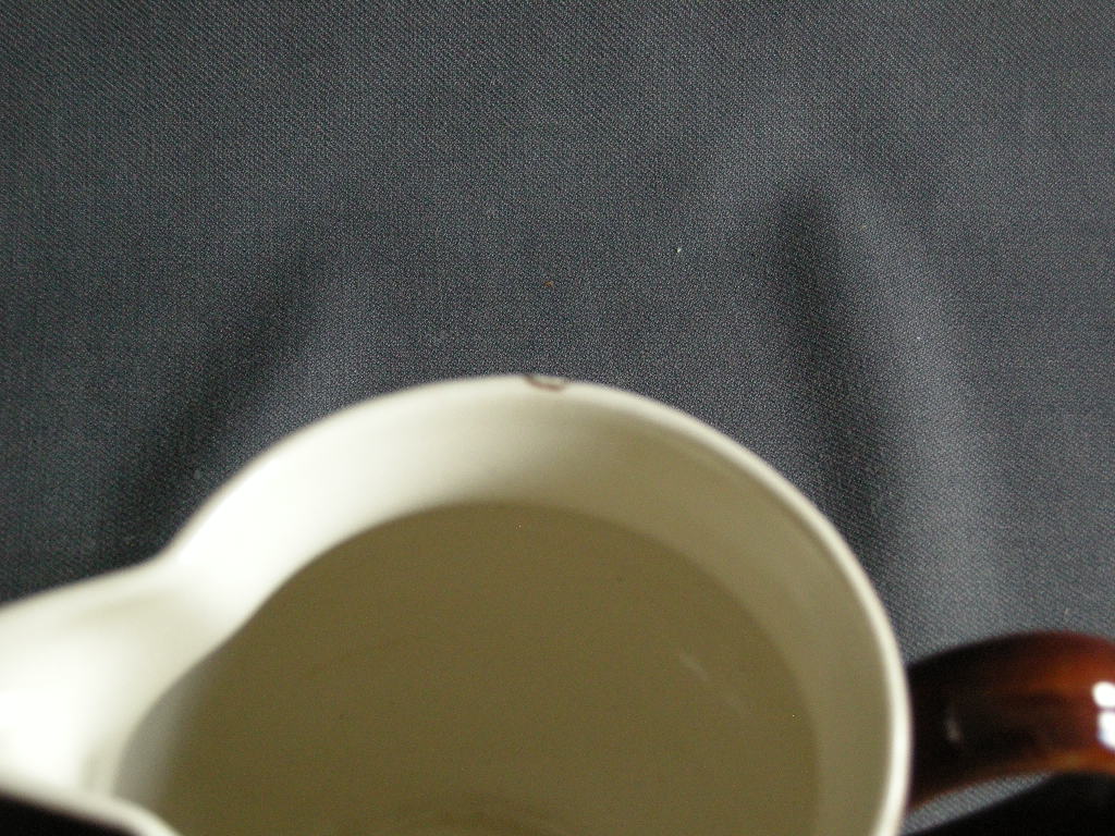 diverse bruin 003. schenkkan 0,5 ltr. met kleine beschadiging