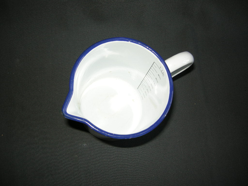 emaille wit 003. maatbeker / schenkkan Nutricia