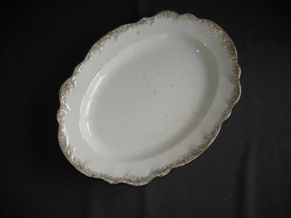 Petrus Regout wit - goud 003. vleesschaal