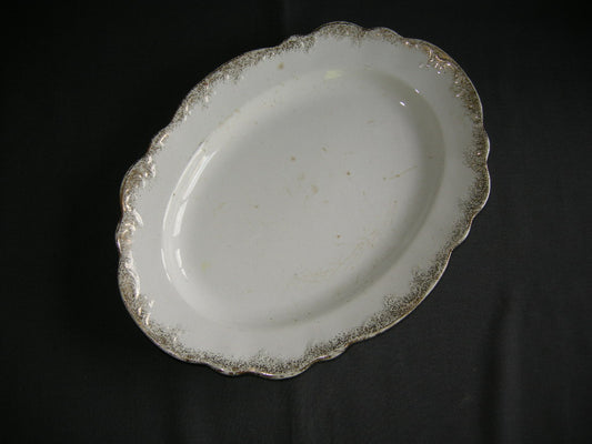 Petrus Regout wit - goud 003. vleesschaal