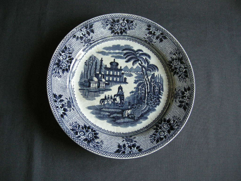 Societe Ceramique Delhi 003. dinerbord met craquelé