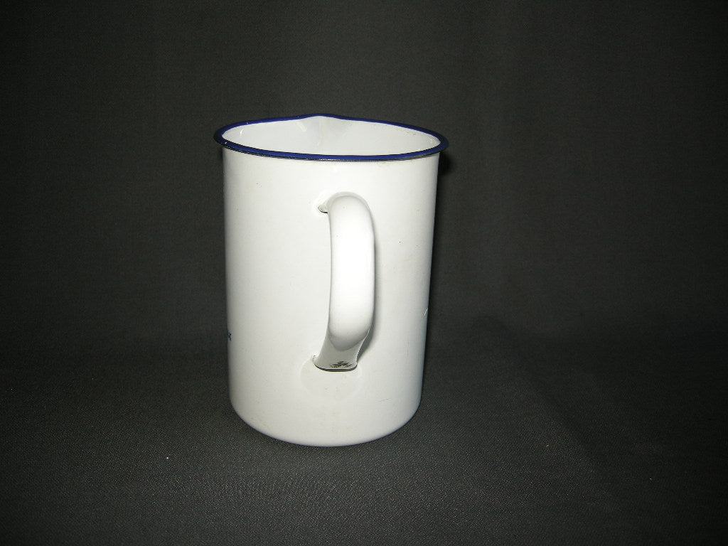 emaille wit 003. maatbeker / schenkkan Nutricia