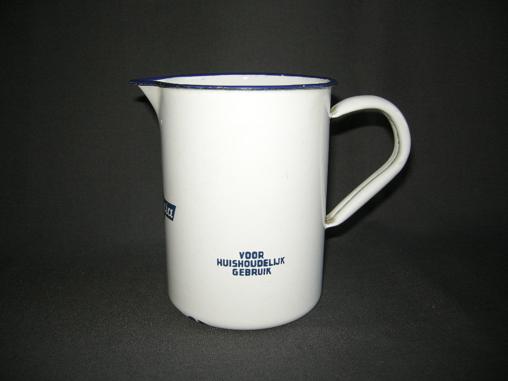 emaille wit 003. maatbeker / schenkkan Nutricia