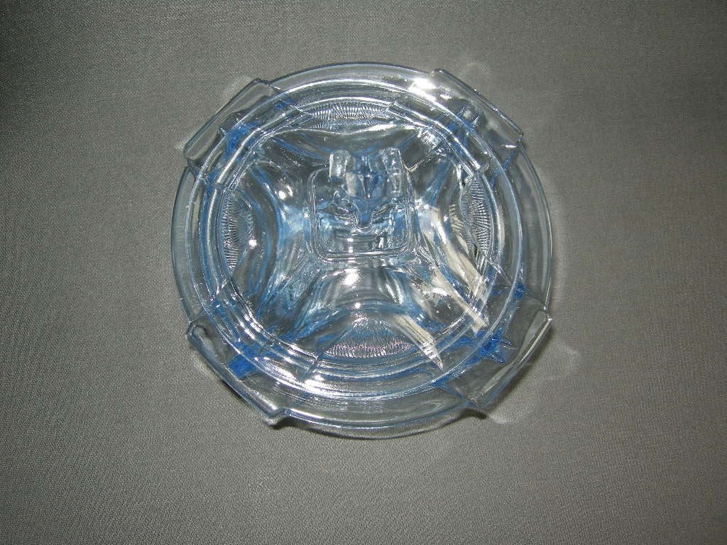glas - kristal lichtblauw glas 004. dekselschaaltje