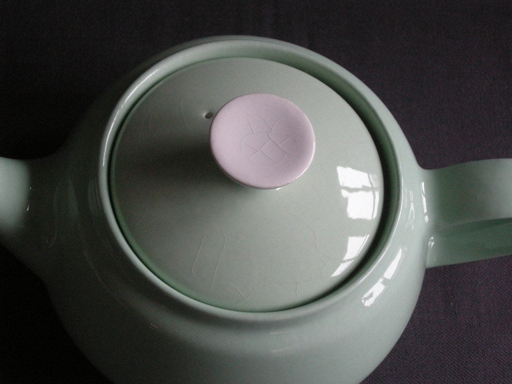 Petrus Regout / Royal Sphinx pastel groen 004. theepotje Utrecht