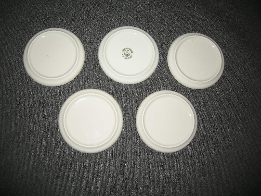 MOSA diverse 004. 5 petit fourbordjes met afbeeldingen van fruit