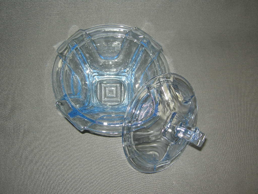 glas - kristal lichtblauw glas 004. dekselschaaltje