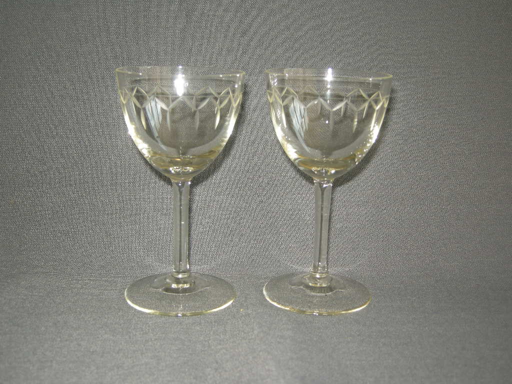 glas - kristal diverse glazen 004. 2 glazen, glad been, geslepen rand