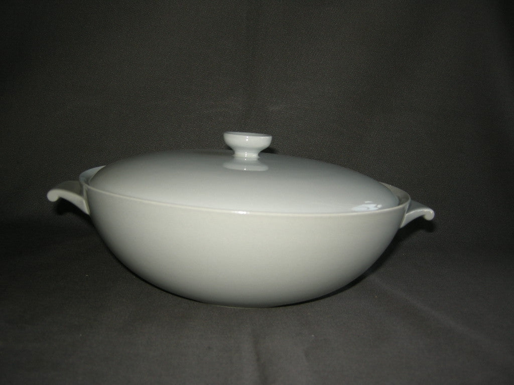 Petrus Regout / Royal Sphinx pastel greyhound 004. dekschaal met beschadiging
