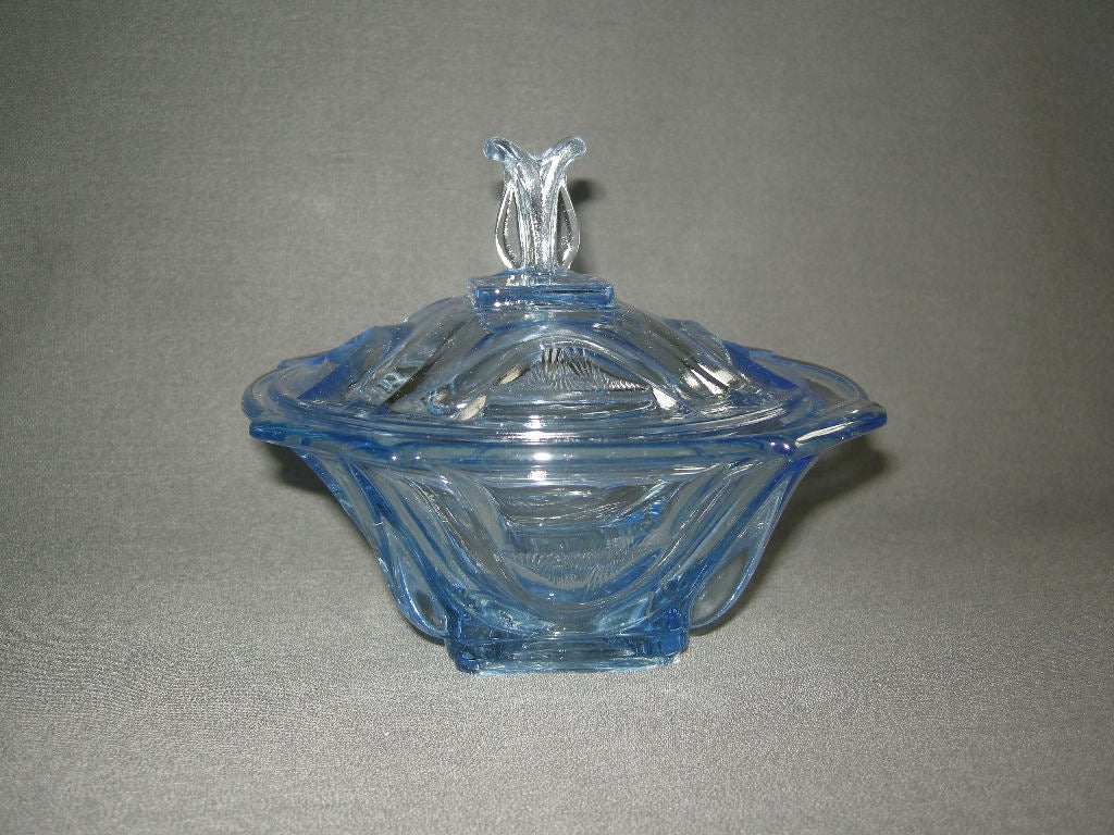 glas - kristal lichtblauw glas 004. dekselschaaltje