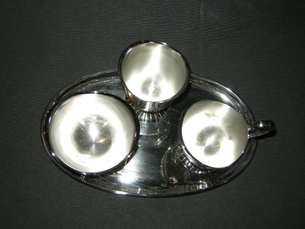 Verzilverde accessoires 004. 4-delig roomstel van D.E.