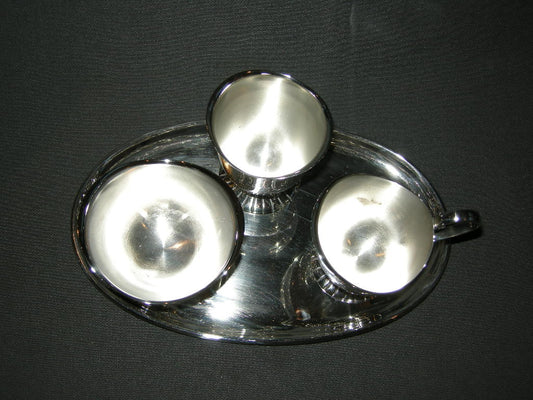 Verzilverde accessoires 004. 4-delig roomstel van D.E.