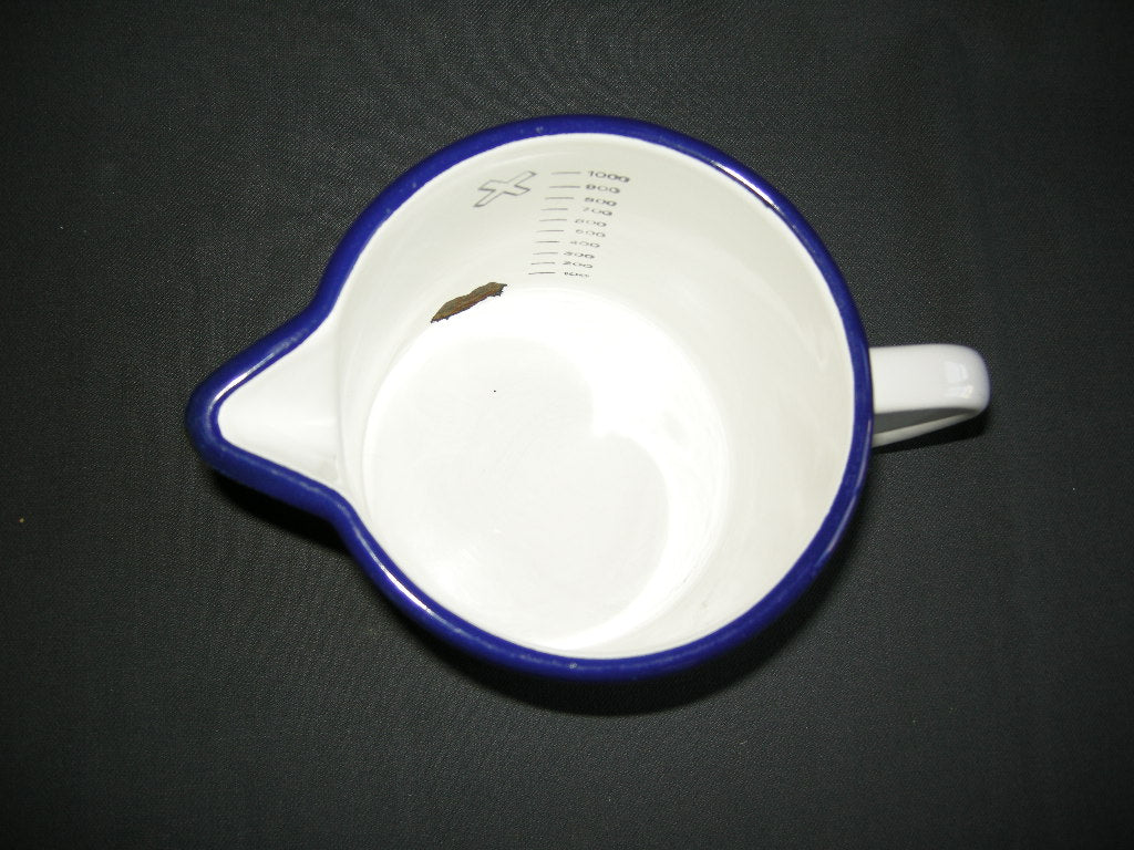 emaille wit 004. maatbeker / schenkkan