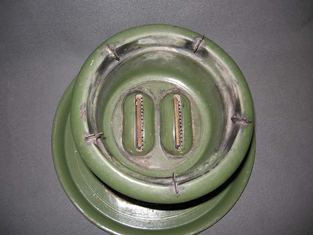 emaille donkergroen 004. Original Haller petroleumstel op onderbord